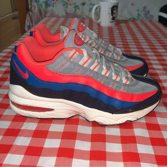 Nike Air Max 95 GS 'Grey Crimson Blue' size 3.5Y - Picture 4 of 10